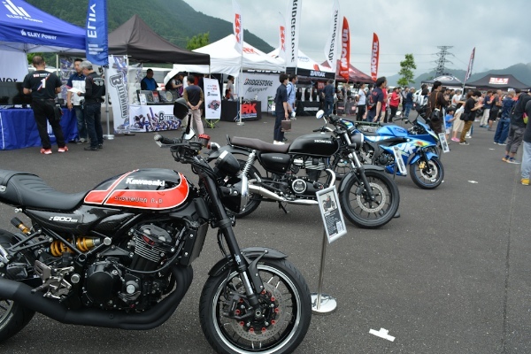 4輪ホイールメーカーのウェッズが2輪のヨシムラジャパンとスポンサー契約を締結！