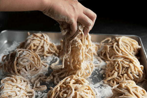 栃木の養鶏場「卵明舎」が手掛けるラーメン屋【磨宝の鶏中華そば てらうち】2024年11月29日(金)オープン！