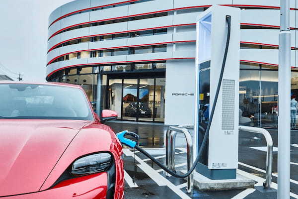 アウディ　フルサイズのEVクーペSUV「SQ8 Sportback e-tron」を発売。急速充電器のアップデートも完了