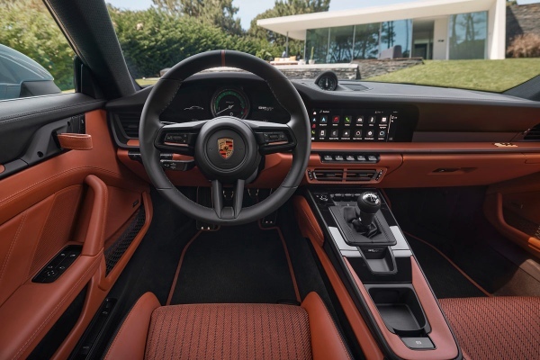 ポルシェ　ピュアなドライビングプレジャーが得られる限定モデル「ポルシェ911S/T」の予約受注開始