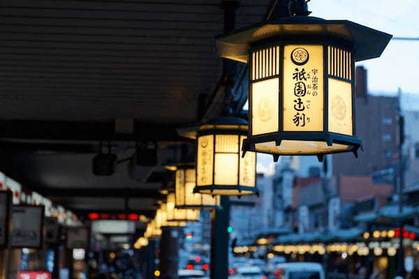 【京都の宇治茶専門店「祇園辻󠄀利」×「ねこねこ」】コラボ初となるほうじ茶フレーバー『ねこねこ食パン ほうじ茶トラ』が10月1日より新発売。『ねこねこ食パン 紫いも』もオンラインストア限定で同日発売