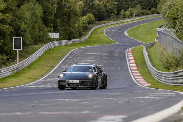 ポルシェ新型911　ついにハイブリッド登場　カレラGTS T-ハイブリッド【公式動画】