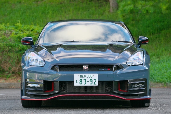 レーシングカーからのフィードバック多め。GT-R NISMOのインテリア
