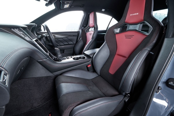 日産スカイライン400Rをベースにチューンした「スカイラインNISMO」と「スカイラインNISMO Limited」を発表