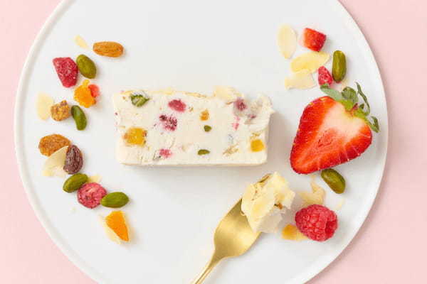 【パティスリー キハチ】冷凍ケーキシリーズにシチリア発祥のスイーツ 「カッサータ」 が新登場！苺、フランボワーズ、ドライフルーツ、ピスタチオで華やかな味わい