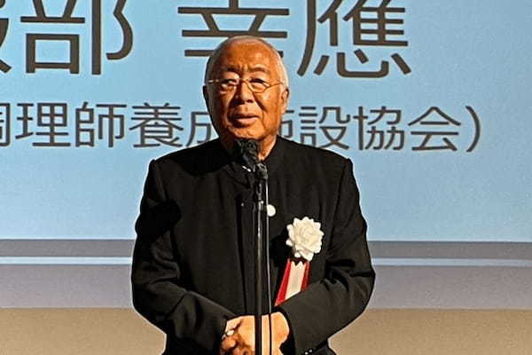 飲食業界の現状と今後を知る。『HAJIME』米田肇シェフほか食団連メンバーが語ったこと 昭和レトロデザインの紙容器入り100%果汁が拡大 第3弾「青森りんごミックス」3日から数量限定発売 エム・シー・フーズ
