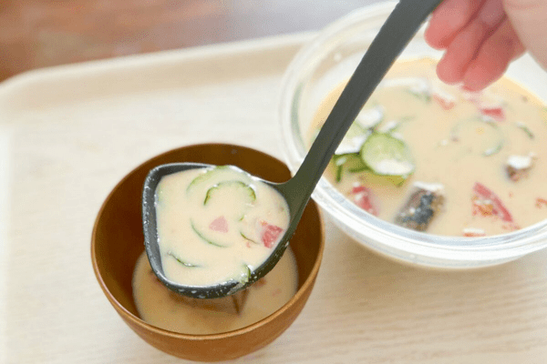 サバ缶とトマトの冷やしみそ汁