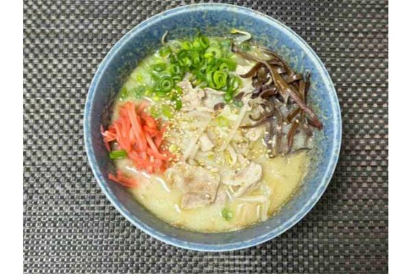 罪悪感なし！簡単おいしいヘルシーな「とんこつラーメン風豚もやし」作ってみた