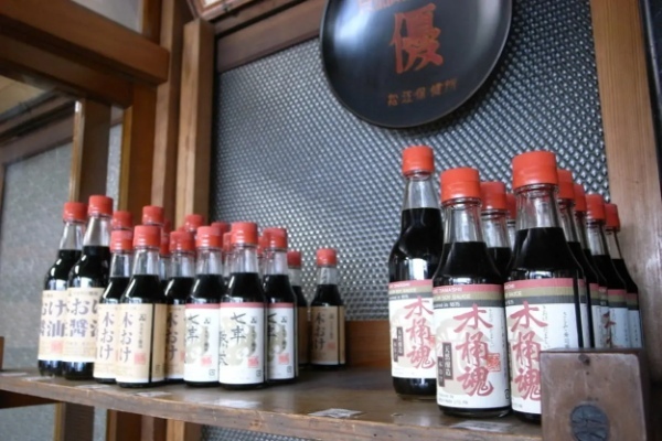 松江が誇る地酒「李白」の蔵元が松江のグルメ・酒場・観光スポットを完璧ナビゲート！ 最高の1泊2日松江酒旅プラン完成!? きき酒師の漫才師「にほんしゅ」が巡る山陰・松江！（前編）