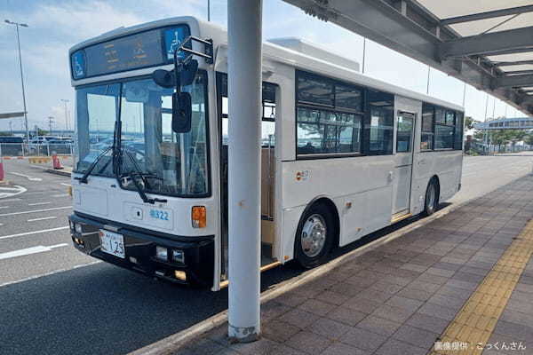 アウトレット駐車場で警備員の質問攻め、一体なぜ…　「ひと目で分かる理由」に驚きの声