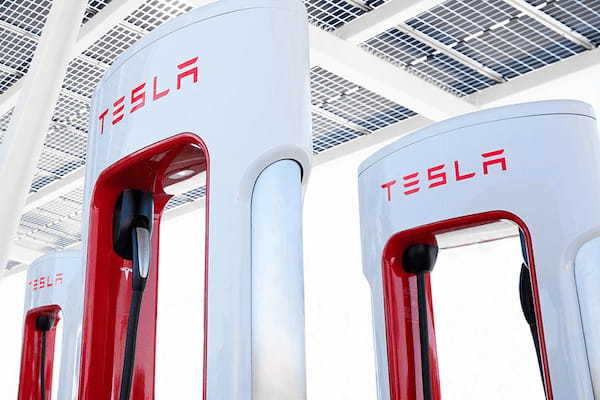 米国で広がる「EVチャージステーションの輪」と「テスラ方式との互換性」の知恵