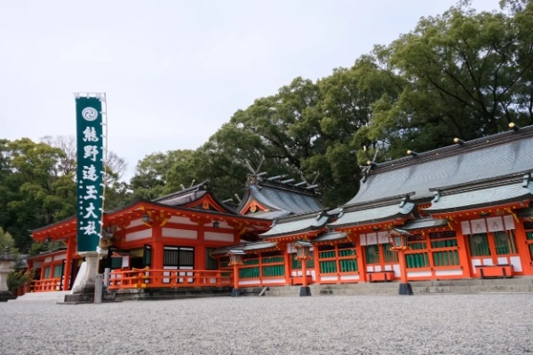 熊野三山「熊野速玉大社」はどこにある？ 霊験あらたかな地で人生甦りを実感する旅