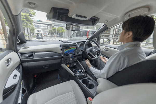 日産　レベル4の自動運転実験車の走行を公開。搭載は小型バスなどのMaaSから