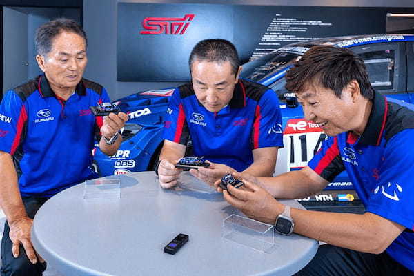EJ20有終の美をお手元に!大好評のKYOSHO MINI CAR & BOOK、最新号はSUBARU WRX STI NBR CHALLENGE 2022!【モデルカーズ】