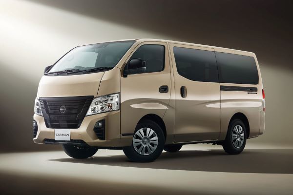 日産　キャラバンに50周年特別仕様車を設定。ちょっといいかも。