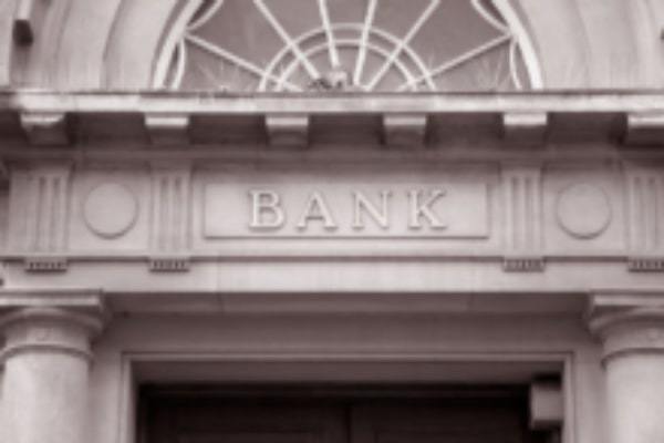 役所よりも役所的な銀行を改革するために役所のすること