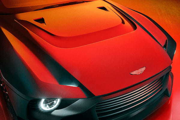 アストンマーティン、V12ツインターボ＋6速MT搭載の「Valour」世界初公開。内燃機関時代の最後のモデル