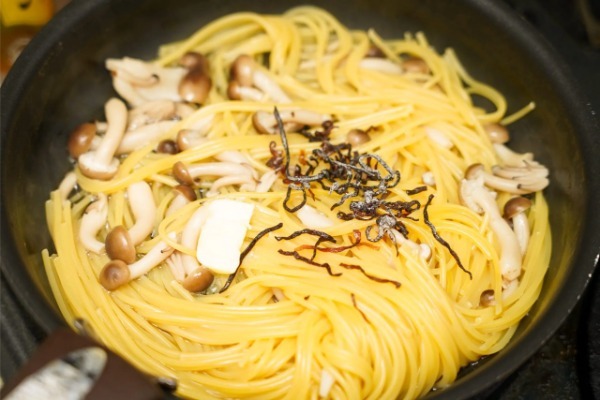 鳥羽周作シェフの「無限納豆パスタ」が誰でも作れて激ウマすぎ　これはリピート確定レベル…