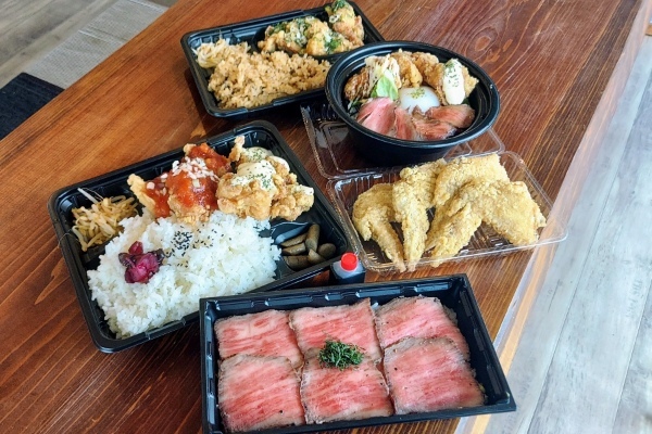 【菊池市】ウシドリのお弁当はからあげ、チキン南蛮、それにあか牛まで入ったまさに牛鶏三昧！