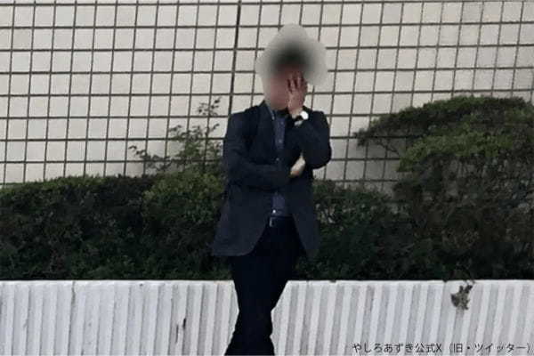 待ち合わせ相手に「目立つ格好で」と告げたら…「メンタル強い」立ち姿が話題