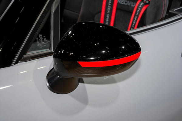 マツダ、ロードスターに2.0Lエンジンを積んだソフトトップモデルのコンセプトカーを披露