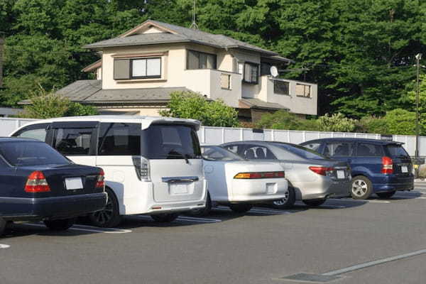 駐車場で見かける「“前向き駐車”お願いします」…「ん!?どっちだ!?」前向き指定のコインパ利用者はどっち向きで駐車してる？