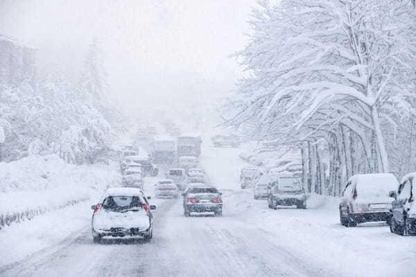 【車のクイズ】雪道走行の常識を出題！いざという時に備えてチャレンジ！