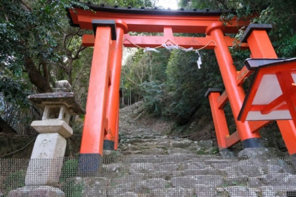 熊野三山「熊野速玉大社」はどこにある？ 霊験あらたかな地で人生甦りを実感する旅