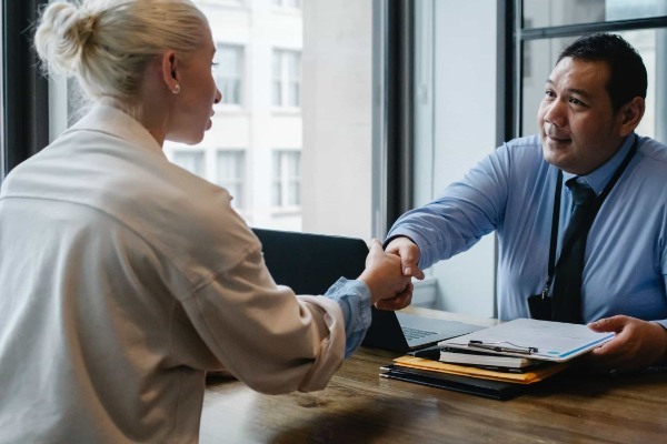 会社の辞め方手順を徹底解説！退職理由や伝え方のポイントは？
