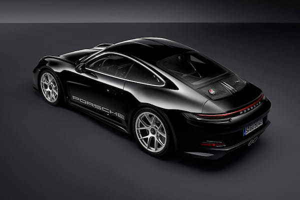 ポルシェ911 シリーズ最軽量「911 S/T」は、 自然吸気525馬力ボクサーエンジン搭載の60周年記念モデル