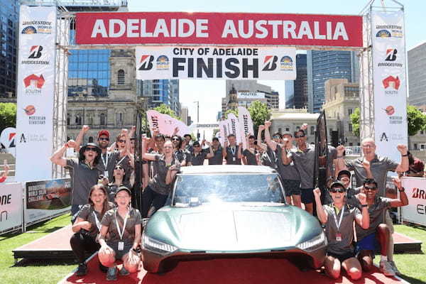 ブリヂストン「ENLITEN®」技術搭載タイヤ装着チームが世界最高峰のソーラーカーレース 「2023 BWSC」で優勝