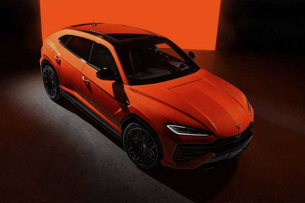 PHEV化した新型ウルスは、4リッターV8ツインターボ&電動モーターで最高出力800PS!