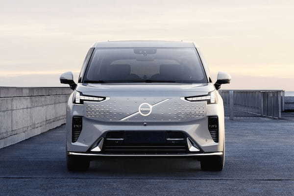 ボルボ　プレミアムEVミニバン「EM90」中国で受注開始