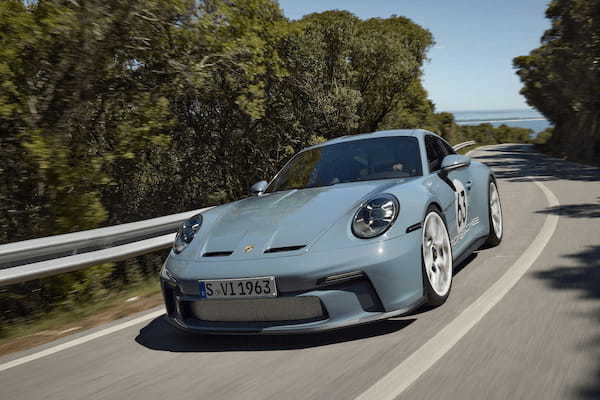 ポルシェ911 シリーズ最軽量「911 S/T」は、 自然吸気525馬力ボクサーエンジン搭載の60周年記念モデル