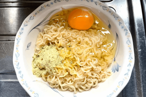冷やしねぎ塩卵かけらーめん