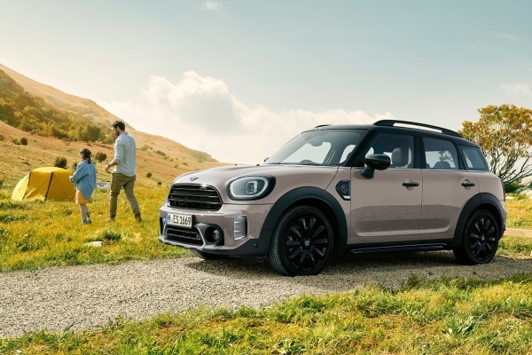 MINI クロスオーバーALL4ベースの特別限定車「クロスオーバー・ハイランド・エディション」を発売