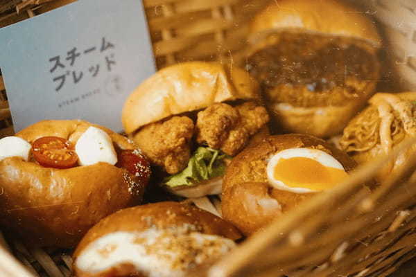 “日本初“新食感のスチーム食パン専門店の新業態！しっとりやわらか“スチーム惣菜パン”「スチームブレッド丸井吉祥寺店」2月23日（木）グランドオープン！