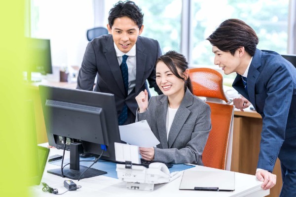 内勤営業とは?外勤営業との違いや向いている人の特徴を解説