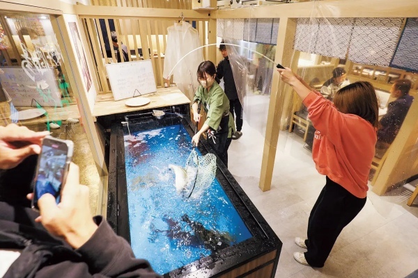 釣った魚がその場で食べられる！全国の釣り堀居酒屋＆カフェ8選