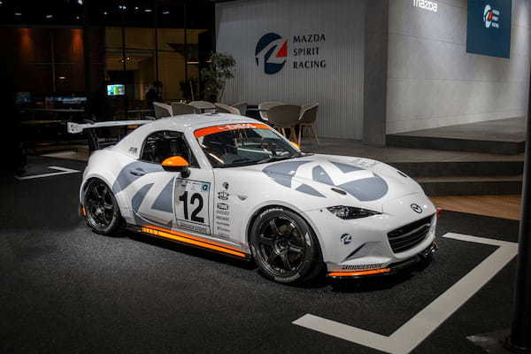 マツダ、ロードスターに2.0Lエンジンを積んだソフトトップモデルのコンセプトカーを披露