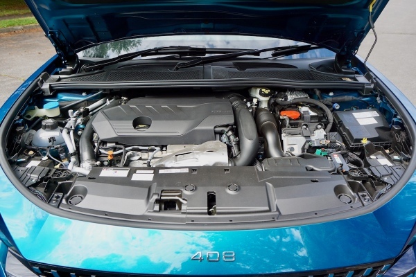 【試乗記】クルマの新しい価値をカタチでも表現している新型プジョー408 GT HYBRID