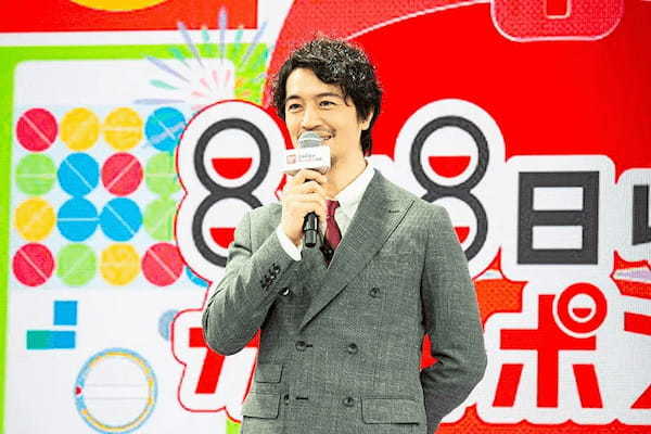 「ガシャポン先生」斎藤工、史上最大90mmカプセルに驚き「可能性を感じます」