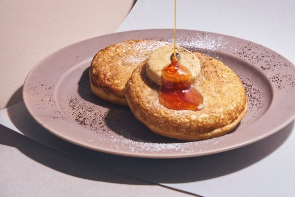 【3/11(土) OPEN】パンケーキ＆ブックス ビブリオテーク、なんばパークスへ移転リニューアル。ピュア＆シンプルなメニューで誰もが楽しめるパンケーキ専門店へ。淡路島・養鶏場のたまご直売所も登場！