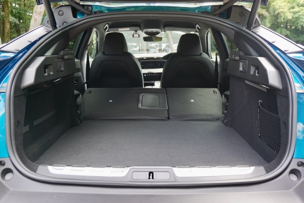 【試乗記】クルマの新しい価値をカタチでも表現している新型プジョー408 GT HYBRID
