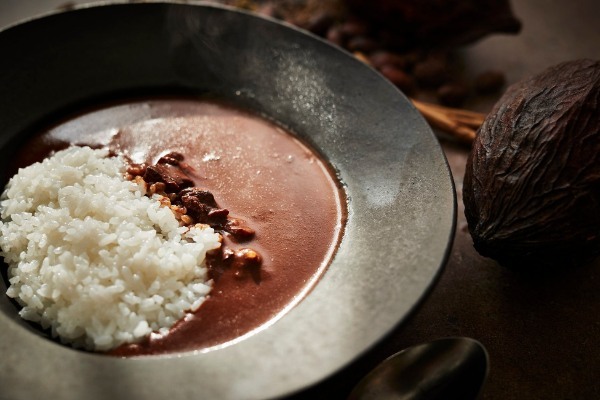 【ショコラティエ　パレ ド オール】カカオカレーでバレンタイン⁈奥深いカカオの魅力が詰まったアイテムのご紹介