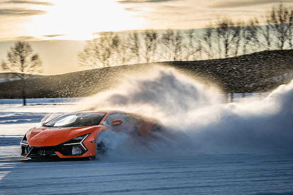 ランボルギーニ「レヴエルト」初の氷上走行イベントを内モンゴルで開催！-20度の極限環境で刺激的体験