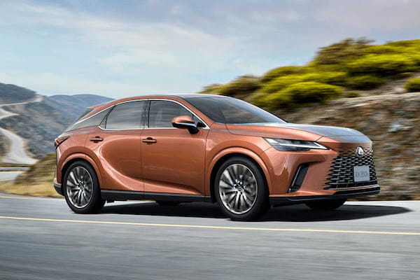 レクサスRXに350hを追加。2.5LのハイブリッドでFFとAWDを設定