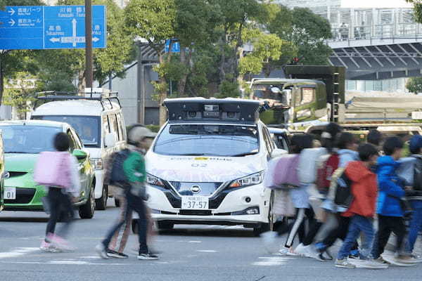 日産　レベル4の自動運転実験車の走行を公開。搭載は小型バスなどのMaaSから