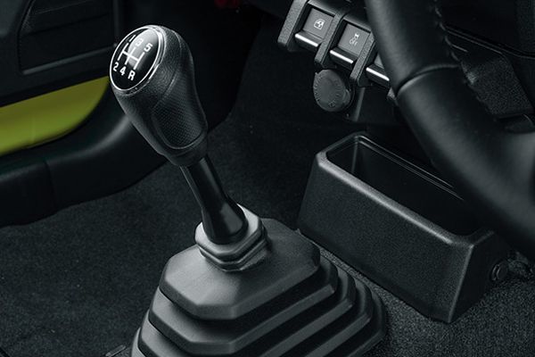スズキ・ジムニー／ジムニー シエラの5速MT車に停車時アイドリングストップシステムを追加して燃費性能を向上