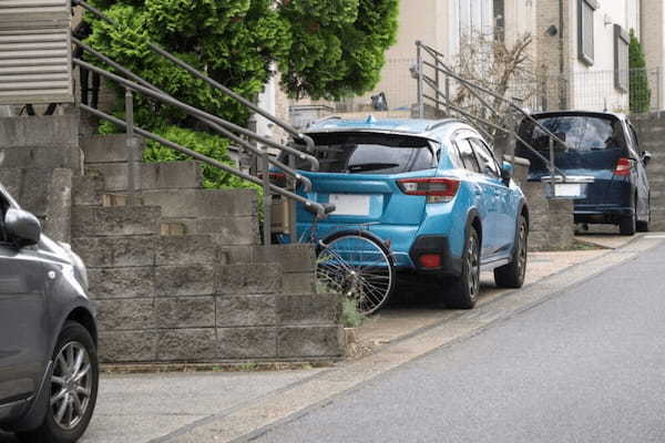 「今の車は大きすぎて駐車場に入らない…」今と昔でどれくらい違う？歴代カローラで見るボディサイズの変化！「高い軽」売れる理由はこんなところにも？